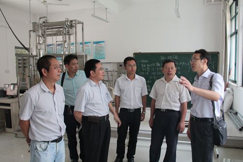 3参观实验室(一)